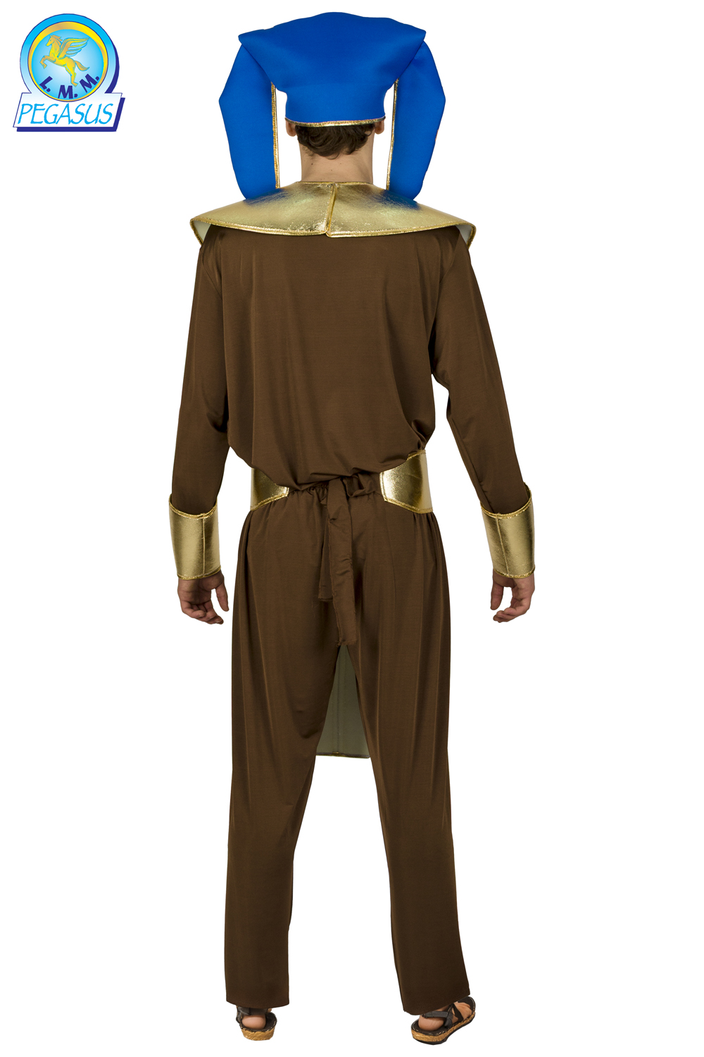 RADAMES UOMO CON PANTALONE E MAGLIETTA